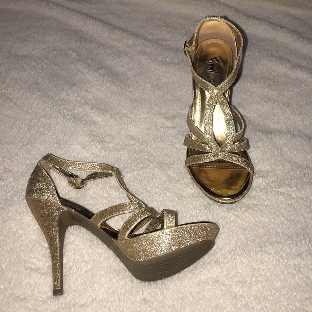 💕 4/$25 Fioni Sparkly Gold Heels